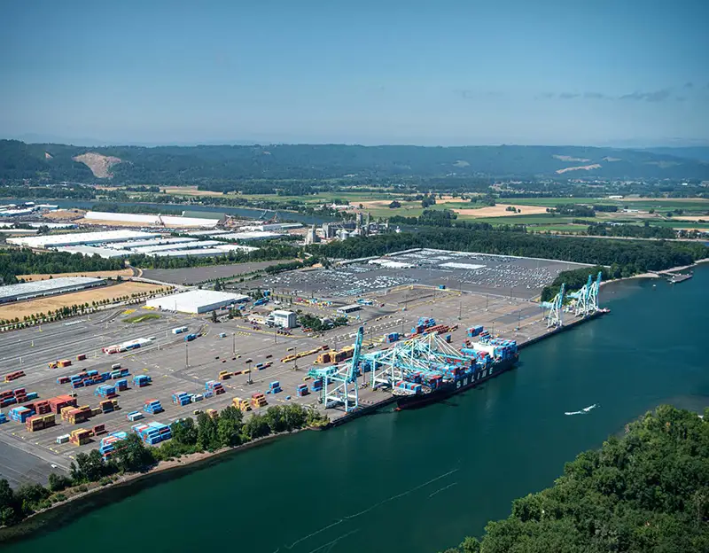 Container vessel at Terminal 6